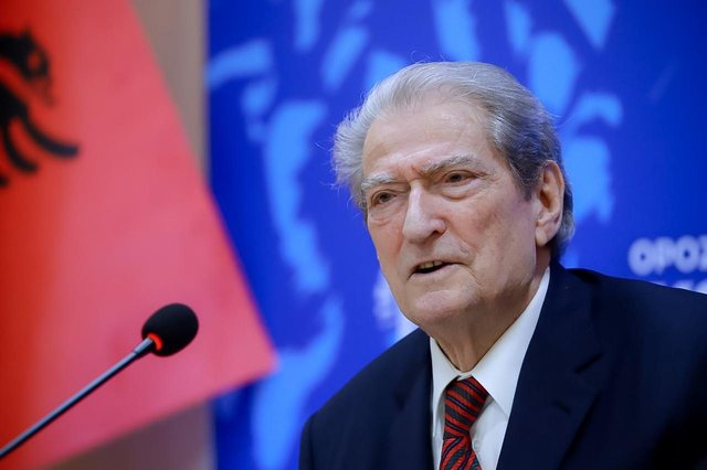 Berisha reagon për deklaratat e ministres serbe   Ndjesa e një monstre   kërkon shpalljen e saj  non grata 
