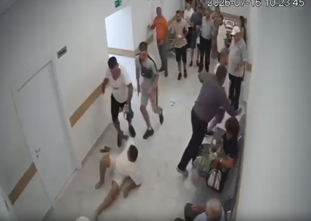 parandalohet-tragjedia-ne-shkoder-i-plagosen-vellane-me-thike-41-vjecari-tenton-te-hakmerret-ndaj-autorit-arrestohet-nga-policia
