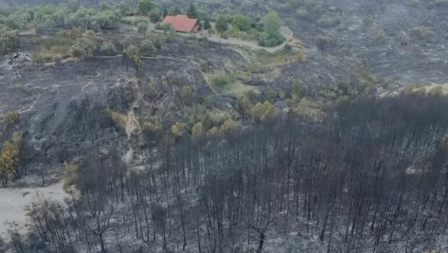 Zjarri në Krujë  Ministria e Mbrojtjes  Është vendosur plotësisht nën kontroll  një magazinë u shkrumbua