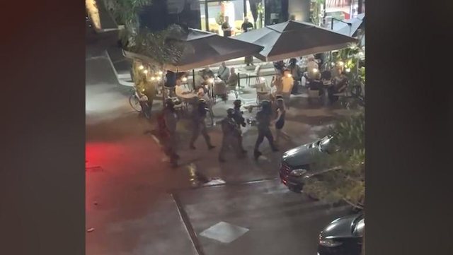 RENEA  zbarkon  në Vlorë  Kontrolle në dy banesa  dyshohet se fshihen persona me rrezikshmëri të lartë kriminale
