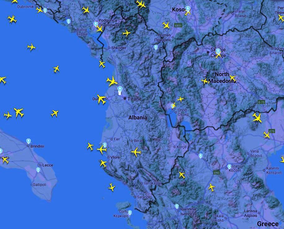 30 minutat e  territ  ajror  çfarë shkaktoi rënien e sistemeve dhe mbylljen e hapësirës ajrore