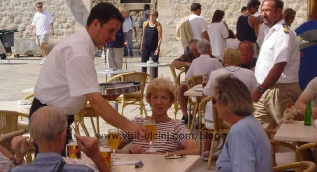 Arrijnë rekord të huajt në Shqipëri  Mbi 38 mijë leje qëndrimi aktive  60  për punësim
