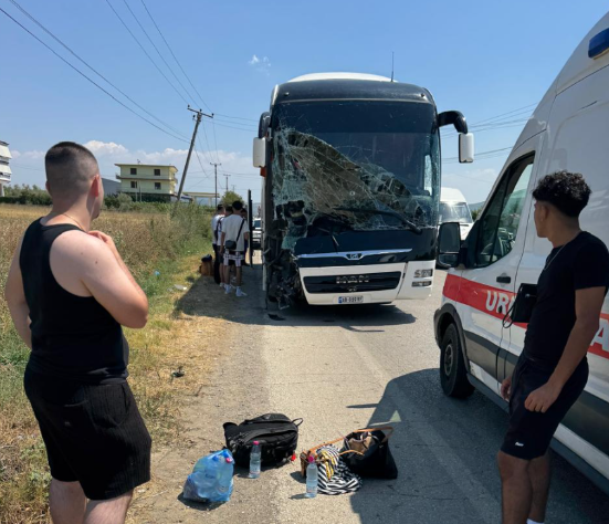 aksident-ne-aksin-gjirokaster-kakavije-perplasen-dy-automjete-plagosen-tre-persona