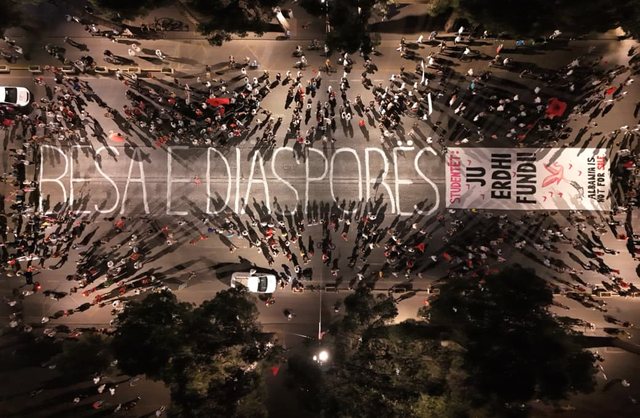  Besa e diasporës    Ja mesazhi që protestuesit i lanë Edi Ramës