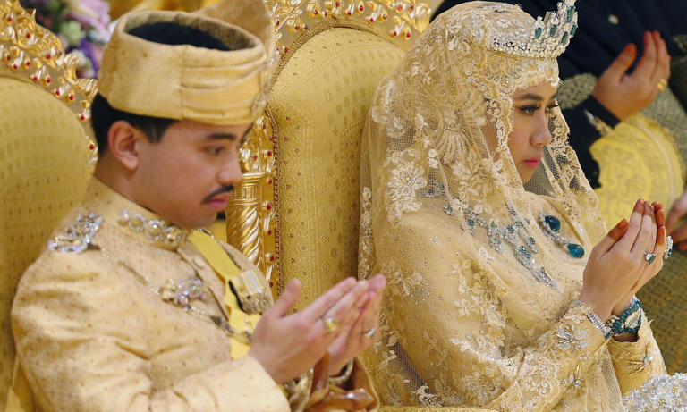 sulltani-i-brunei-t-i-heq-titujt-mbreterore-nuses-se-djalit