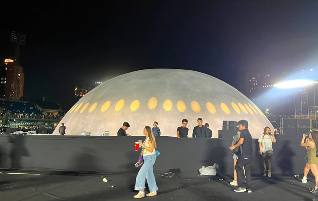 Anulohet koncerti  Shfryhet  planeti  i Kaney West në Kazakistan