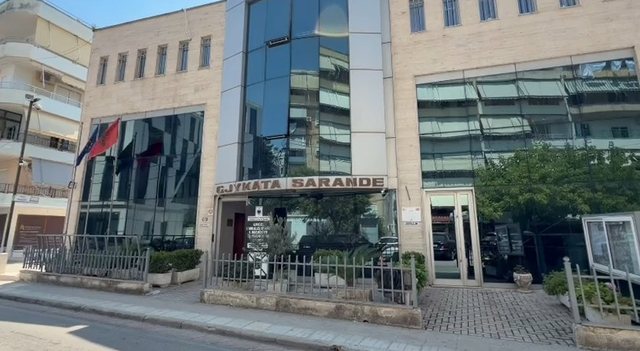 Gjykata lë në burg dy të arrestuar për armëmbajtje në Sarandë  tre të tjerë në arrest shtëpie