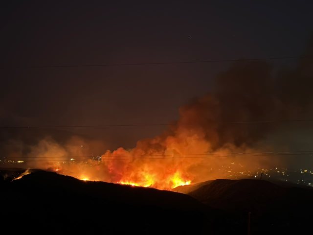 Zjarr gjigant në Priskën e Madhe  Flakët avancojnë me shpejtësi