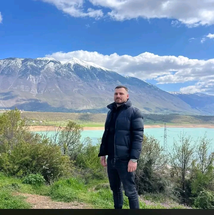 Dibra në zi për mësuesin Ervis Kaloshi  Nxënësit dhe kolegët humbën një njeri të dashur