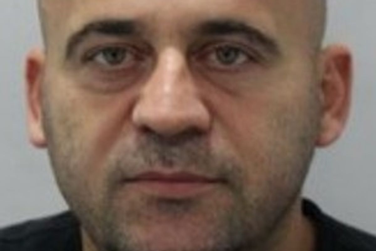 kerkohet-emigranti-shqiptar-ne-angli-policia-i-nxjerr-emrin-dhe-fotot-pasi-dyshohet-se-perplasi-per-vdekje-nje-kembesor-dhe-u-largua
