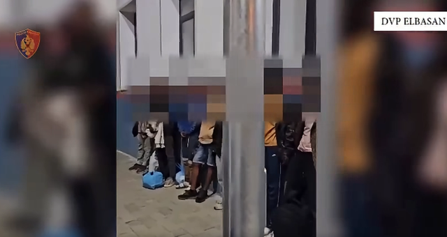 po-kalonin-8-memigrante-te-paligjshem-kapen-2-transportuesit-ne-elbasan
