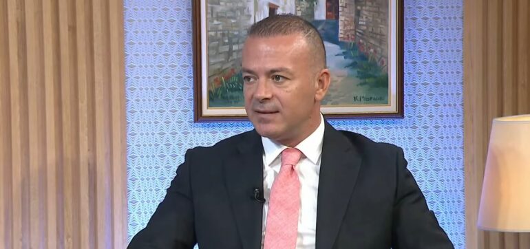 trajtimi-i-pronave-kreu-i-atp-se-valdrin-pjetri-ne-tetor-nis-shperndarja-e-fondeve-per-kompensimin-per-ndertimet-informale