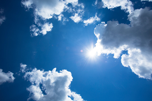 Kushte atmosferike relativisht të qëndrueshme në të gjithë vendin  Parashikimi i motit për sot