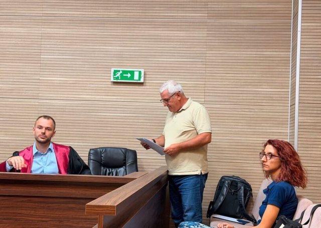 Hodhi gaz lotsjellës në Kuvend  Xhelal Sveçla dënohet me 1 vit burgim me kusht