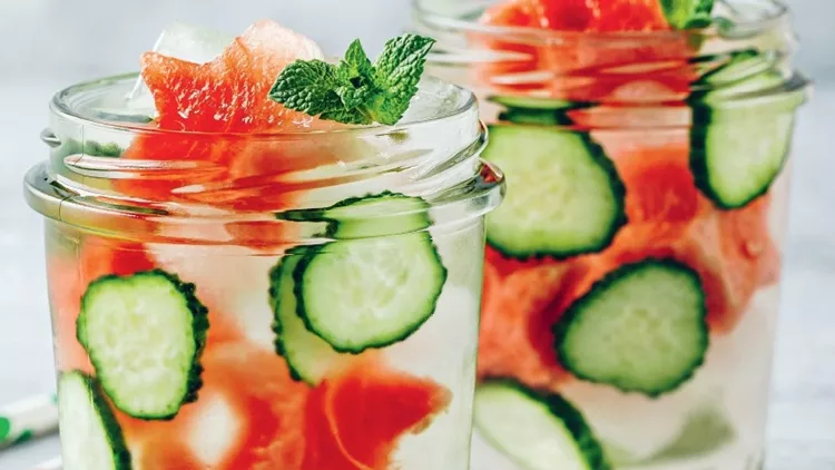 harrojini-pijet-me-sheqer-3-receta-te-thjeshta-qe-ju-freskojne-dhe-pergatiten-ne-shtepi-per-pak-minuta