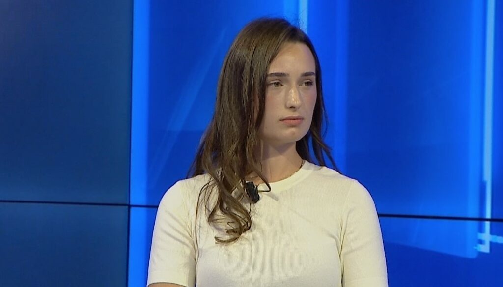 Flet studentja që u bë virale me fjalimin në protestë  Rinia ka humbur besimin  nuk ka perspektivë