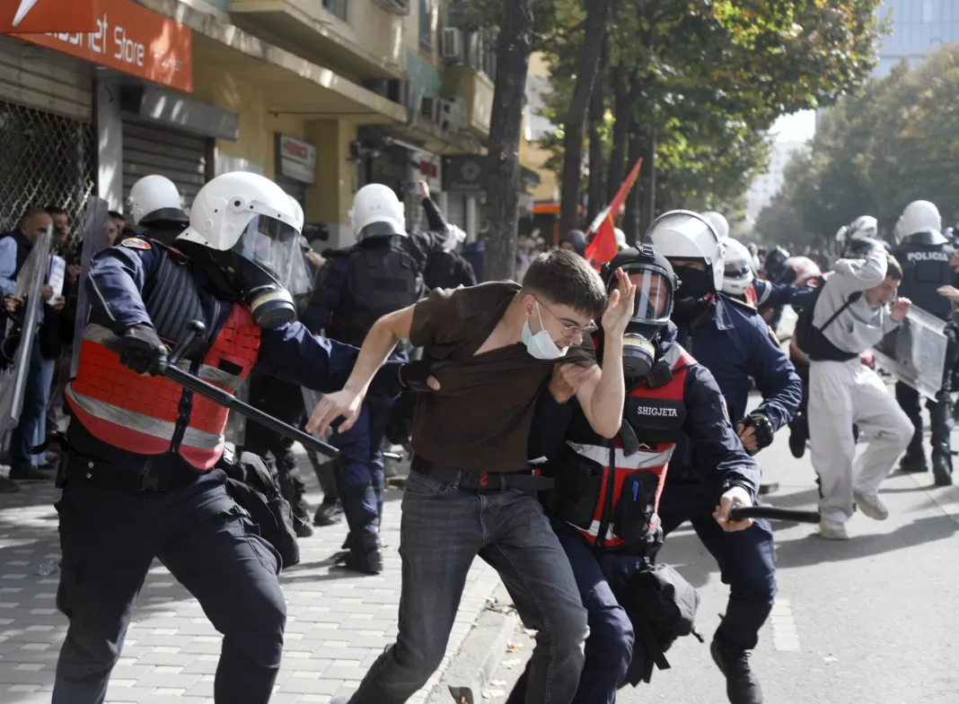Kryeministria distancohet nga përgjegjësia operative për ndërhyrjet policore në protesta   Përgjegjësia është individuale 