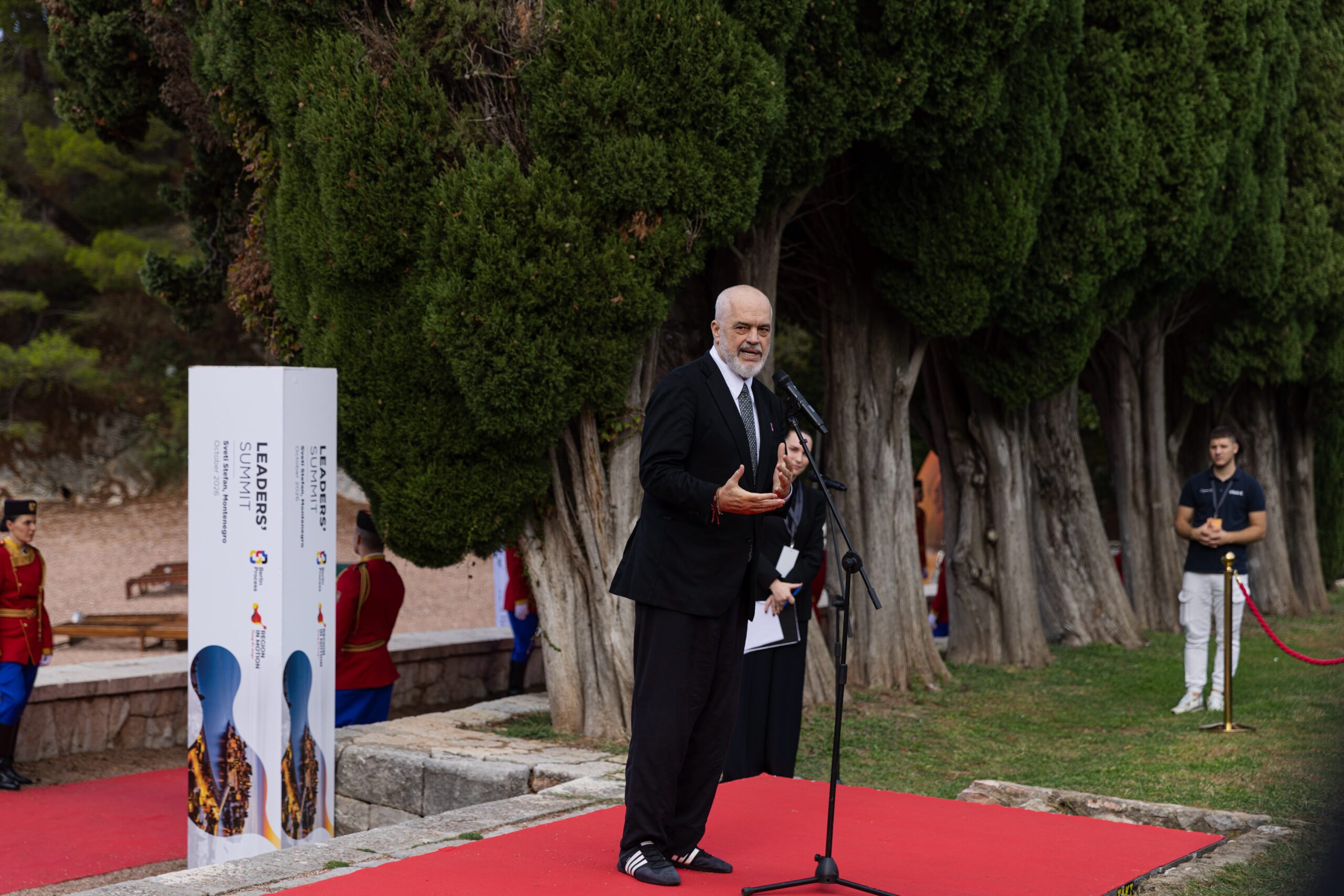 Rama kërkon dorëheqjet e drejtorëve të institucioneve  ministrat marrin porosinë nga Budva