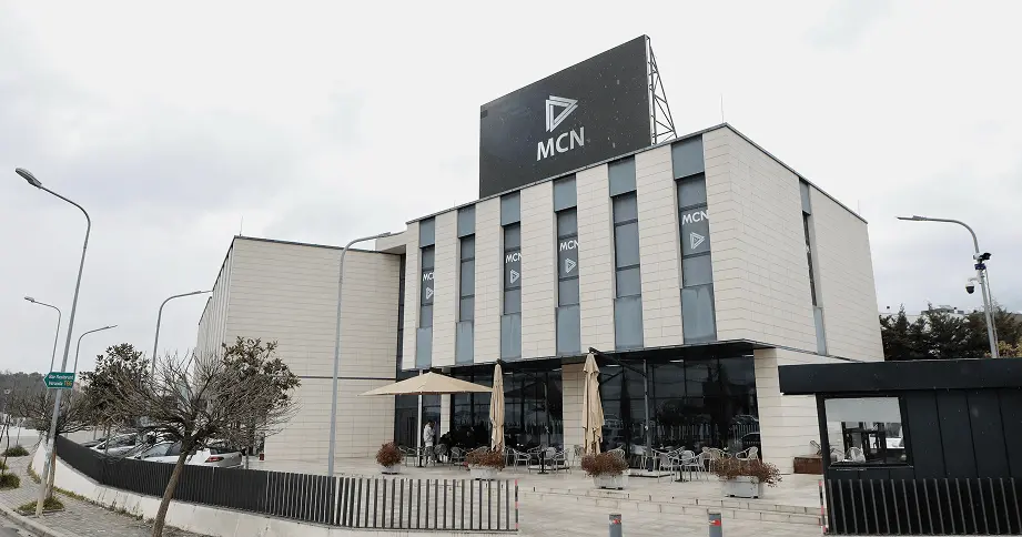 Pako me lëndë eksplozive televizionit MCN në Tiranë