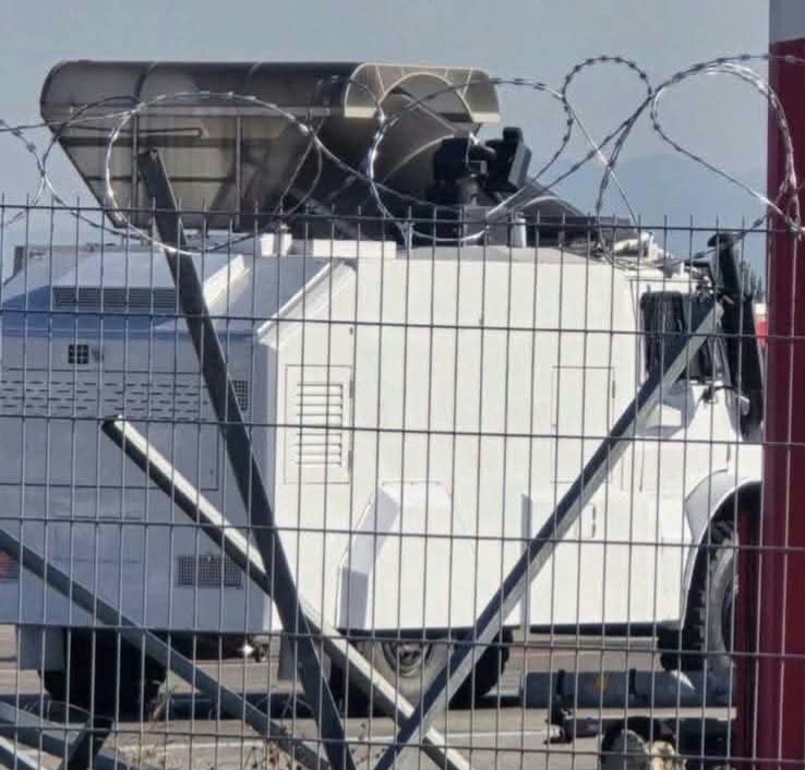 PAMJET   Vijnë në Rinas pajisje  gazetari Basir Çollaku  Janë mjet torture  Policia  Thjesht shihedhëse 