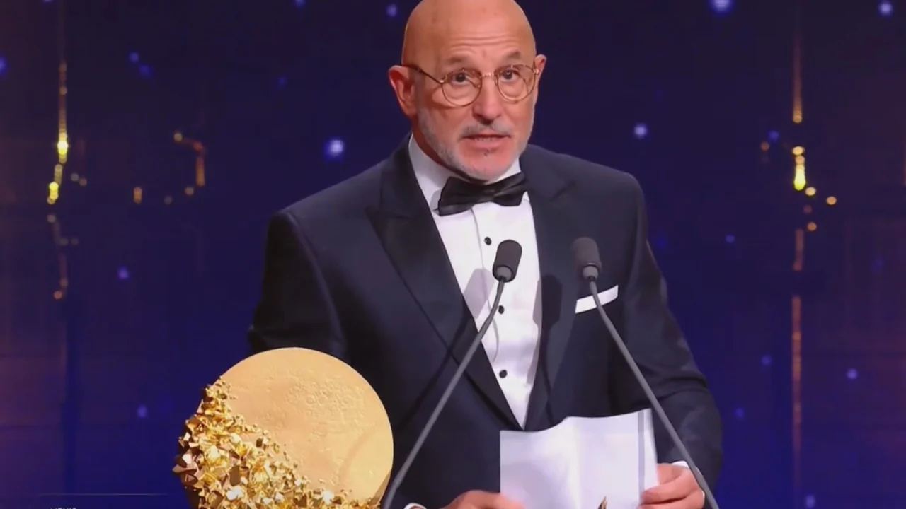 Luis de la Fuente shpallet trajneri i vitit në ceremoninë e Topit të Artë
