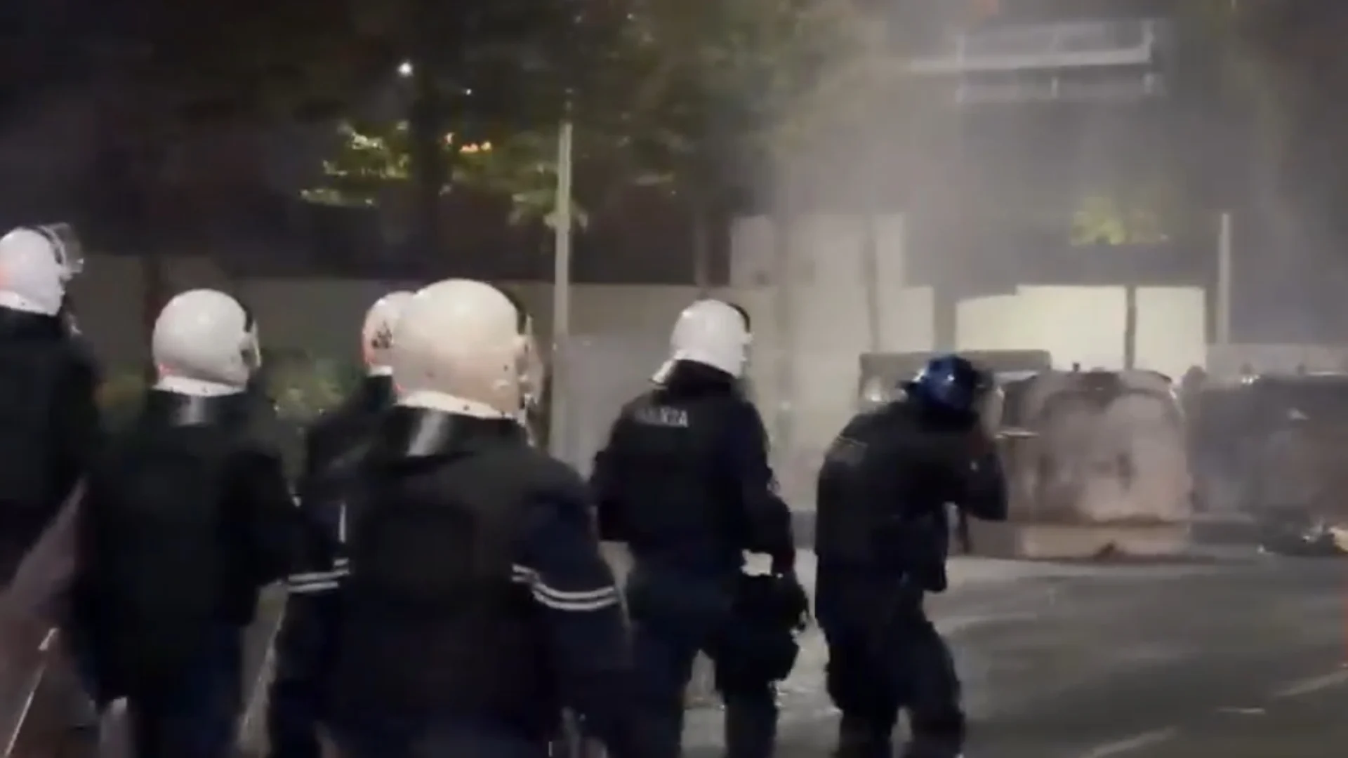 Përplasje të forta në ditën e shtatë të protestës  policia qëllon me plumba gome drejt protestuesve