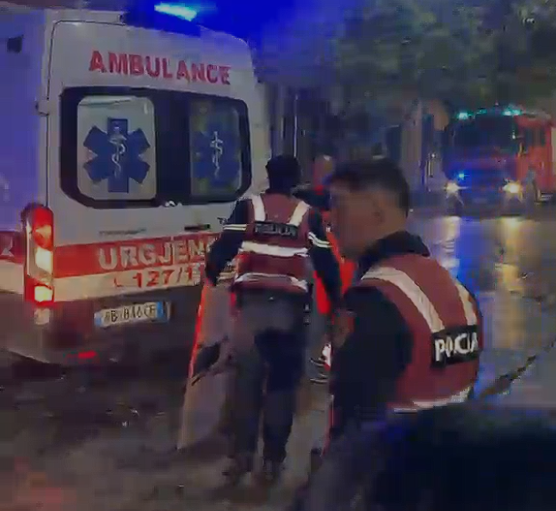 Lëndohen katër punonjës policie në protestë