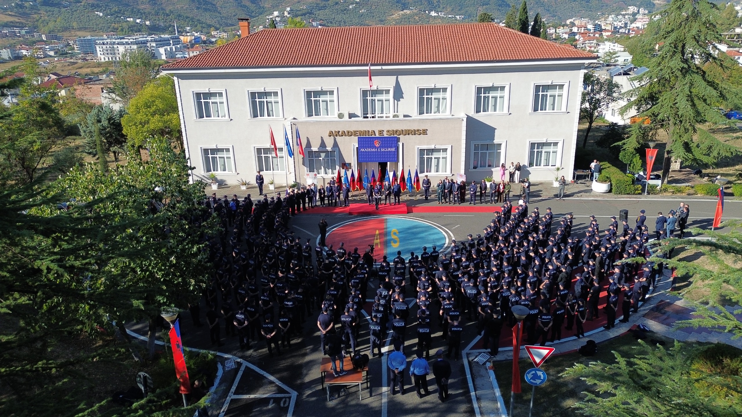 nis-rrugetimi-per-390-maturante-ne-akademine-e-sigurise-hita-pas-3-vitesh-do-te-jeni-oficere-policie
