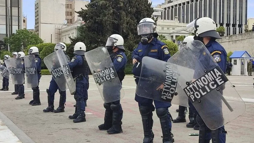 canta-me-droge-shperthen-ne-duart-e-policeve-ne-athine-detaji-qe-dyshohet-se-shkaktoi-tragjedine