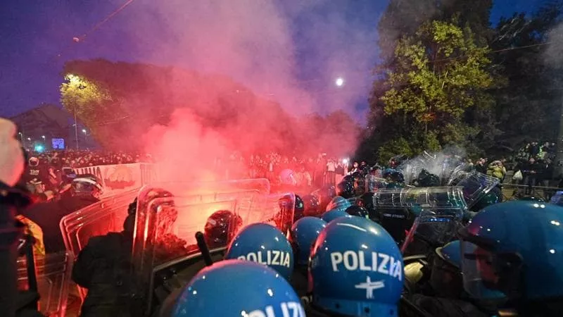 Përplasje të dhunshme me policinë në disa qytete të Italizë  371 të arrestuar