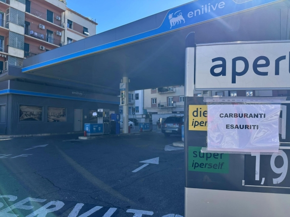 Alarm në Itali  Mungesa e karburanteve kërcënon të  paralizojë  jugun e vendit