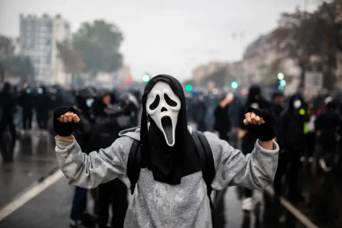 Alarm për trazira gjatë Halloween it në Francë  Mobilizohen mijëra policë përballë protestave dhe thirrjeve në rrjetet sociale