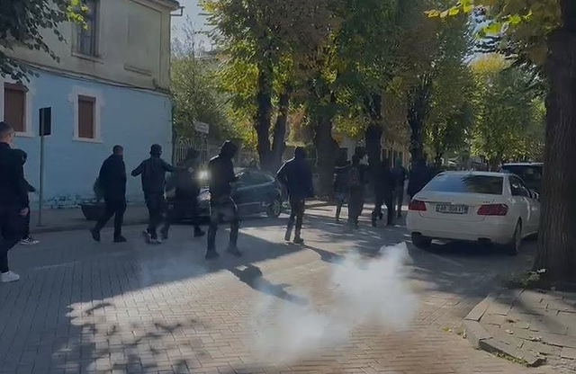 protesta-ne-korce-policia-vale-arrestesh-mes-tyre-dhe-15-te-mitur