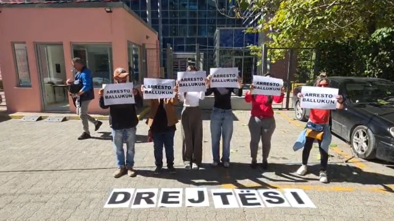 proteste-para-spak-qytetaret-arrestoni-ballukun